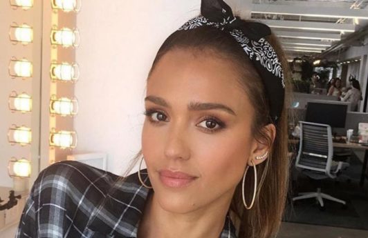 jessica alba ponytail bandana hair