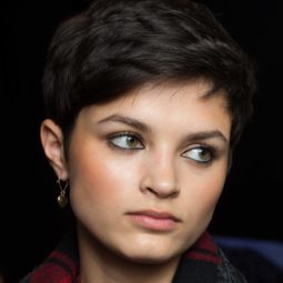 Pixie cuts for oval faces: brunette pixie cut