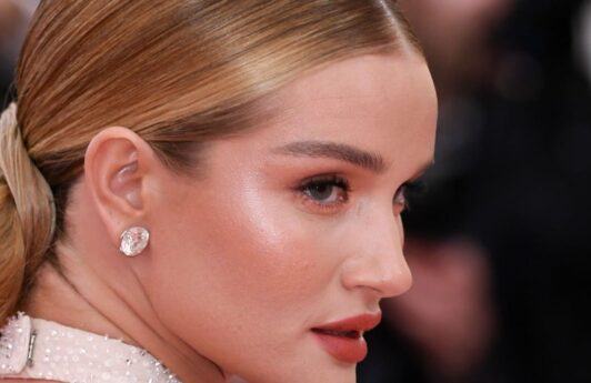 Rosie Huntington-Whiteley with balayage hair