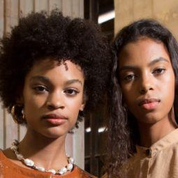 Detangling natural hair: Close up shot of two woman with natural hairstyles backstage