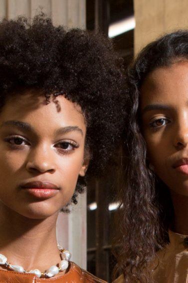 Detangling natural hair: Close up shot of two woman with natural hairstyles backstage