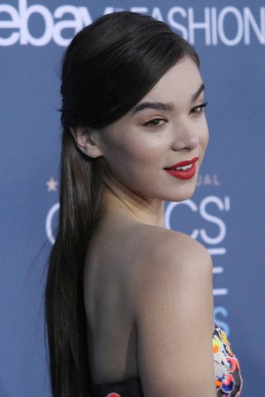 Hailee Steinfield at awards ceremony with side fringe hairstyle