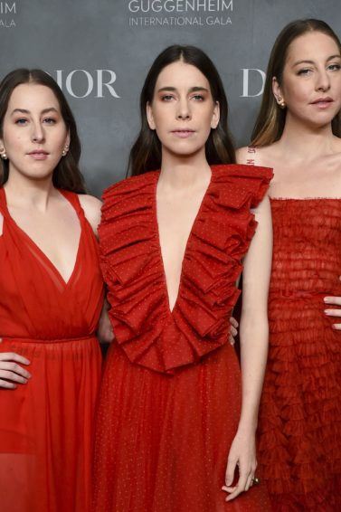 haim sisters Este Haim, Danielle Haim and Alana Haim with their matching long brunette hair