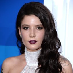 singer Halsey at the VMAs 2016 with long dark hair worn in curls