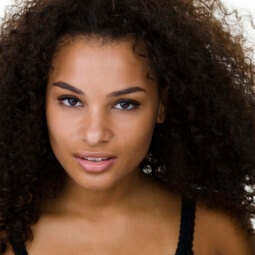 natural hair woman with curly locks