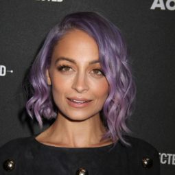 nicole richie with purple wavy bob on red carpet