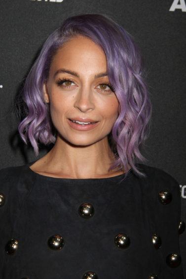 nicole richie with purple wavy bob on red carpet