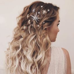 Party hair accessories: Lauren Conrad with long ombre blonde wavy hair pinned with jewelled star hair accessories.