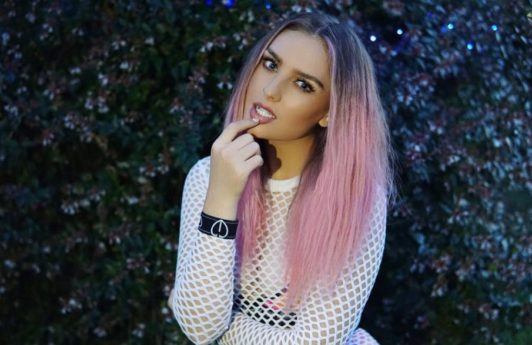 Perrie Edwards pink hair