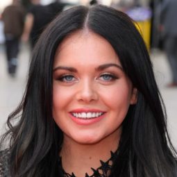 gogglebox star scarlett moffatt with dark hair and grey ombre