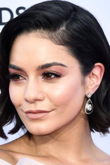 close up of Vanessa Hudgens at the Billboard Music Awards with short wavy bob hairstyle