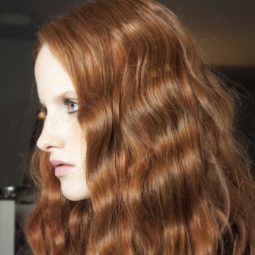 Hair straightener: wavy red hair