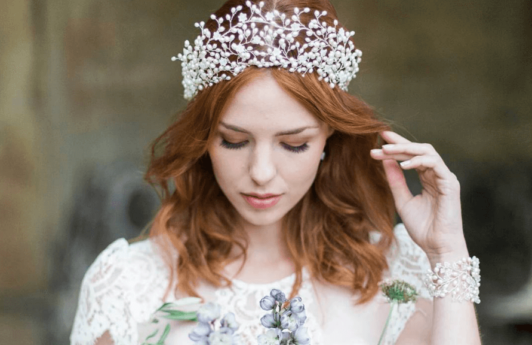 Bridal hair: redhead woman with vintage crown hairstyle